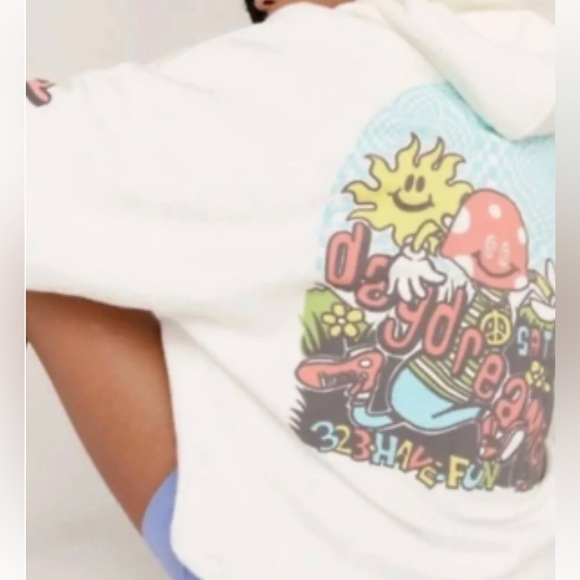NWOT Day Dreamer Flyer White Hoodie Sweat Shirt Happy Saturday Mushroom Size Sm - Picture 2 of 9